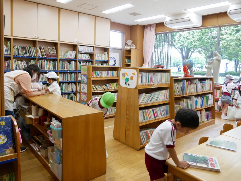 晃華学園マリアの園幼稚園の図書室