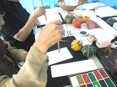 絵手紙を描いているときの写真