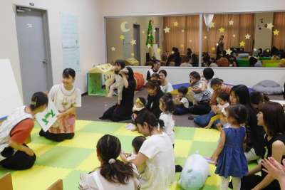 大学のキャンパスでホッとするひとときを過ごそうの画像