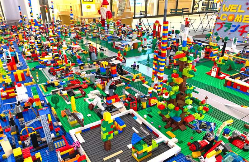 レゴ®ブロックを使って、クリスマスタウンを作ろう！画像