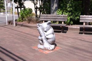 かわいいコアラの銅像