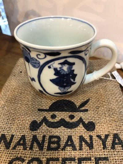 有田焼　しん窯　青花　丸紋異人反マグカップ