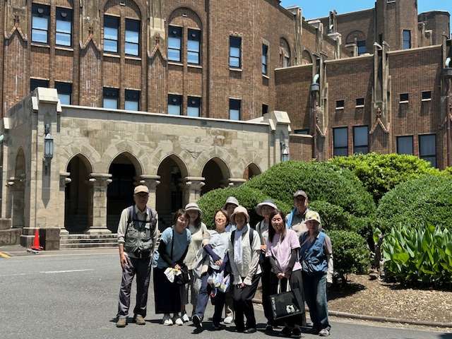 郷土歴史館に隣接する同じレンガ造りの東大医科研前で！
