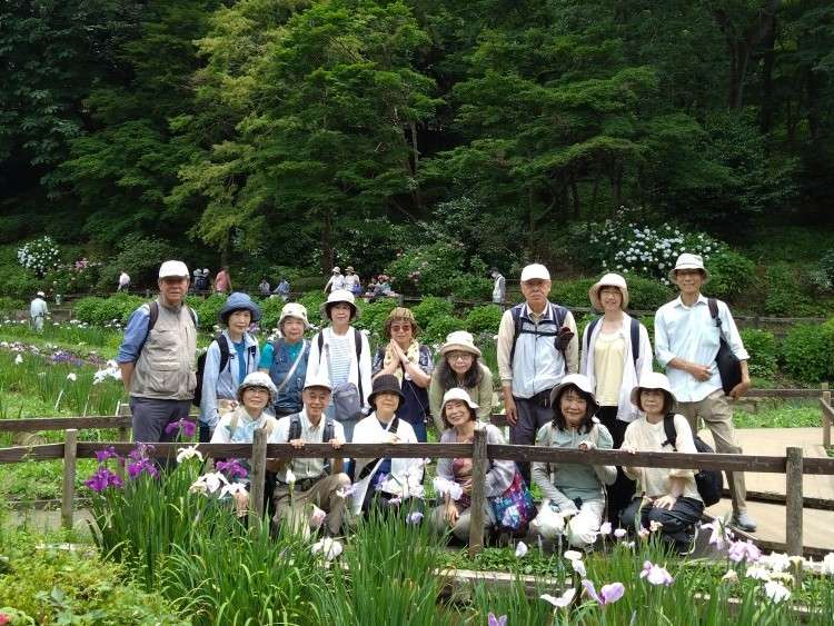 あざやかに開花した花ショウブを前に！